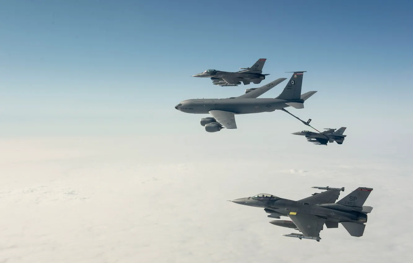Фото обои F-16, F-22 Raptor, C-17 Globemaster III