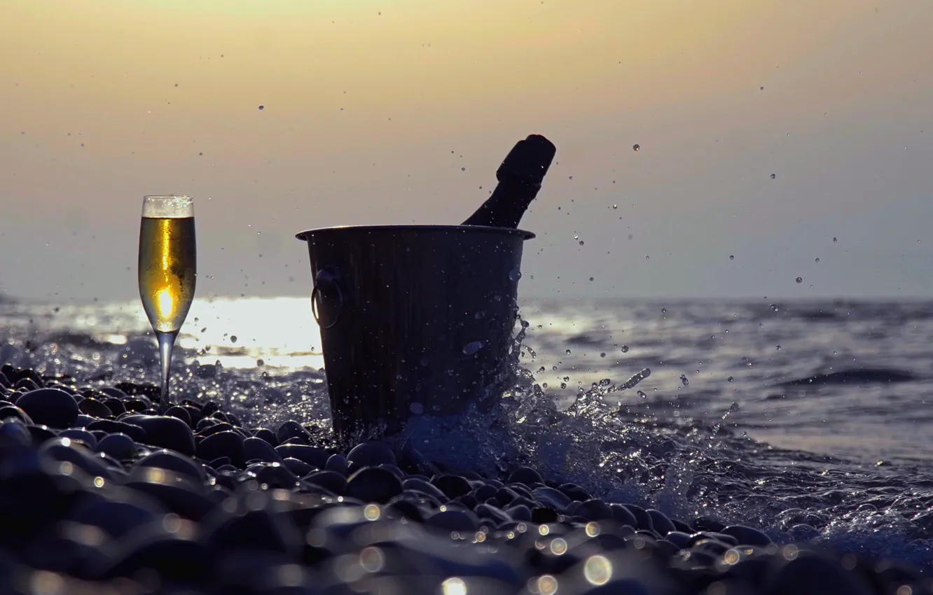 Фото обои summer, beach, splash, champagne, champagne glass