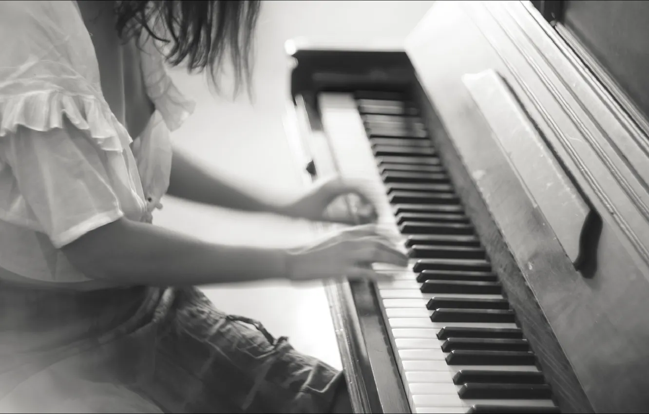 Пианино музыка без слов. Piano Black and White. Emil Laemmerhirt 1889 пианино черное. Музыка пианино черно белая картинка. Играет стиль "соул" на пианино чб фото.