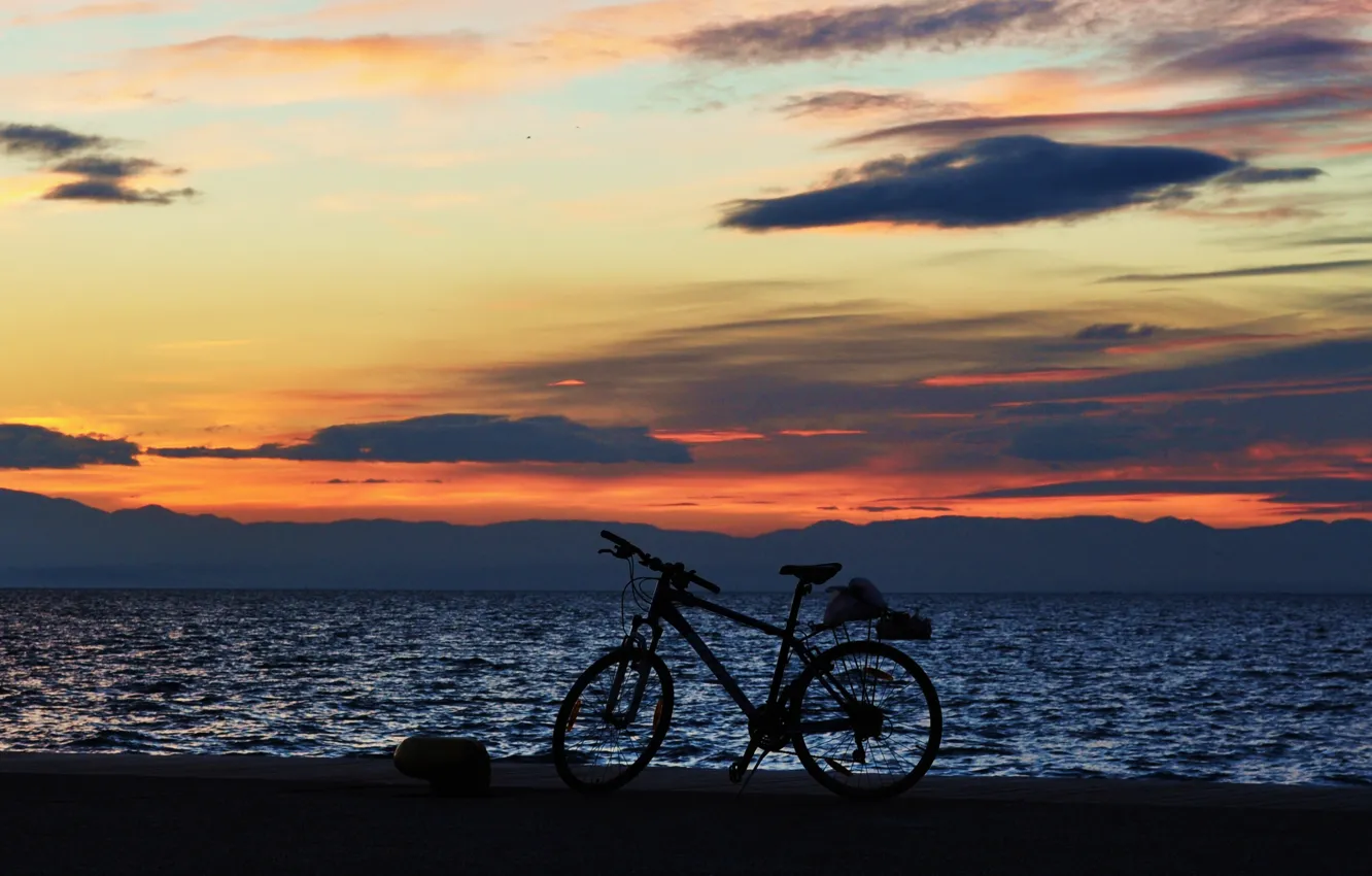 Фото обои море, велосипед, берег, вечер, привал, mountain bike