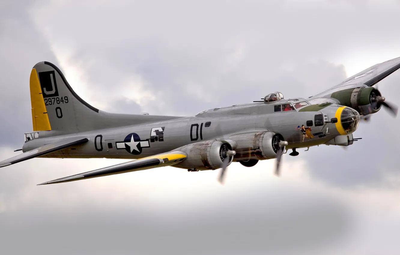 Фото обои небо, облака, полет, бомбардировщик, B-17, Летающая крепость, Flying Fortress