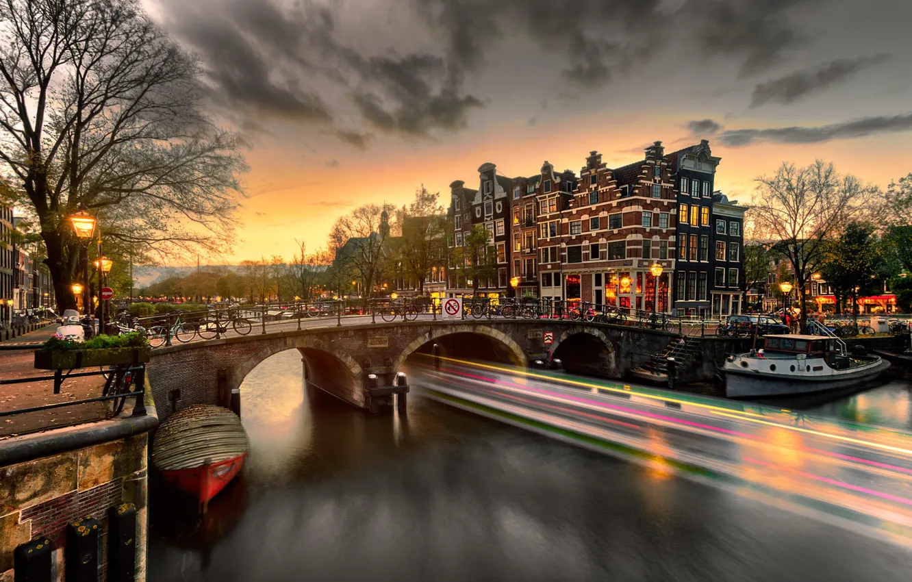 Фото обои машины, мост, город, дома, вечер, освещение, Амстердам, фонари