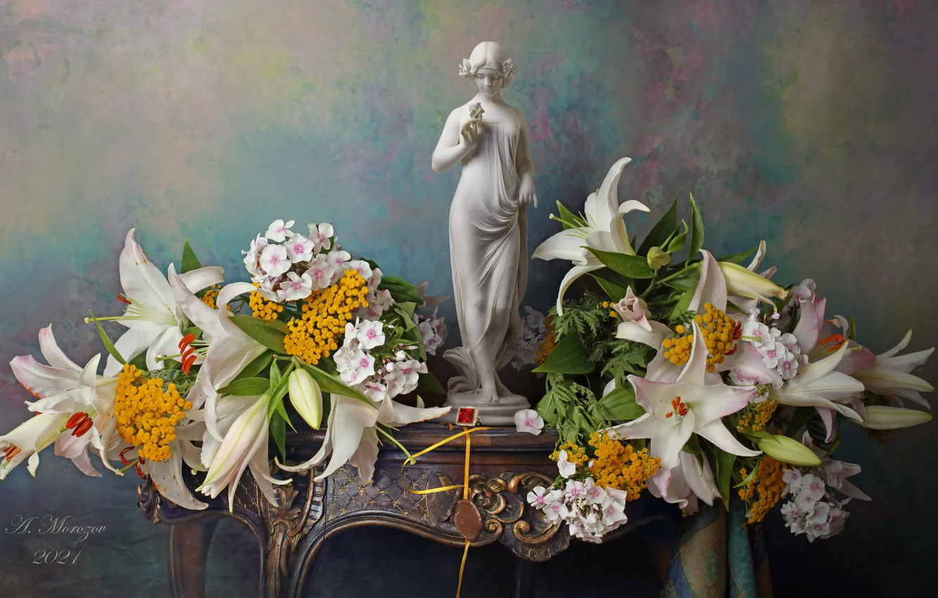 Фото обои девушка, цветы, стиль, фон, лилии, статуэтка, натюрморт, флоксы