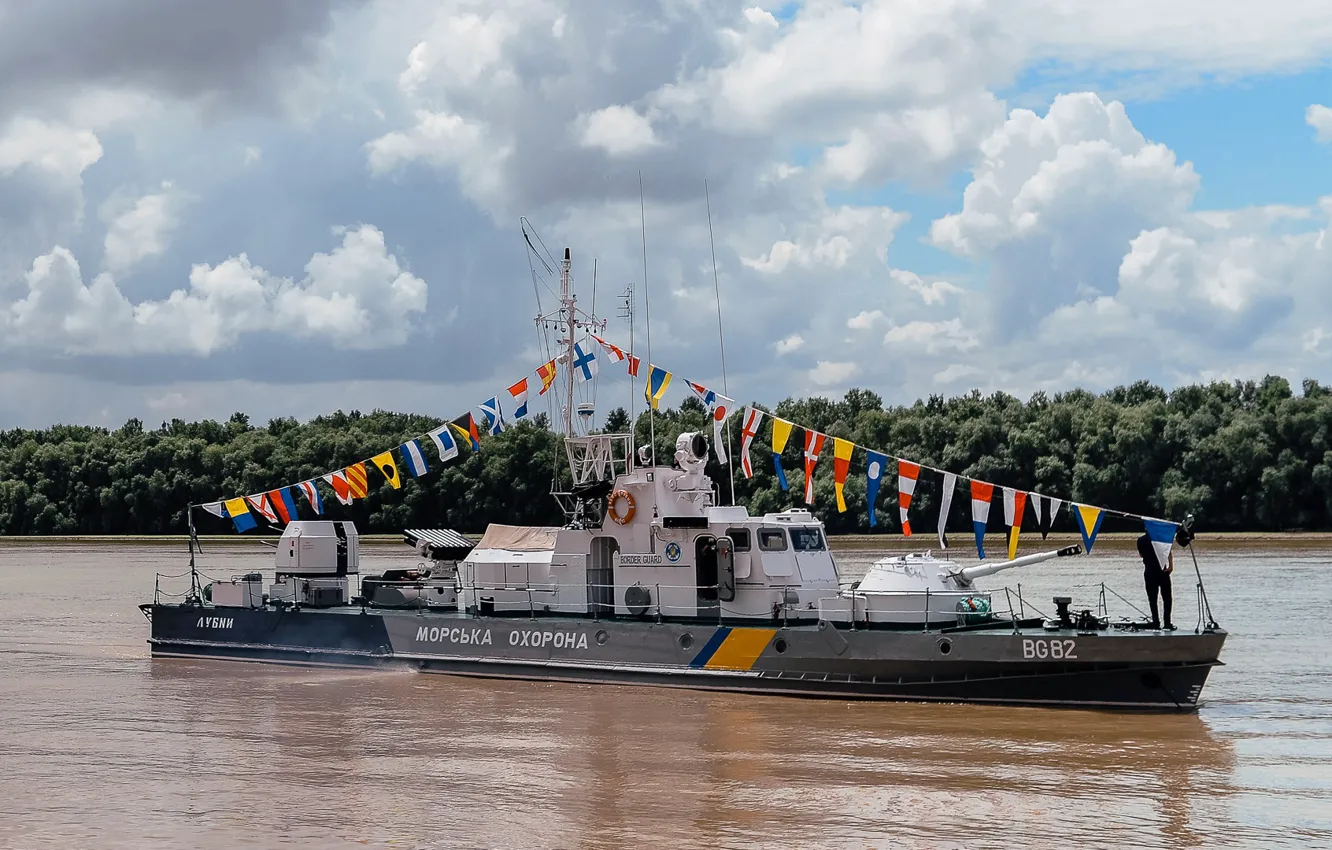 Фото обои Флаги, Украина, Дунай, Береговая охрана, Артиллерийский катер, ГПС Украины, Проект 1204 «Шмель»