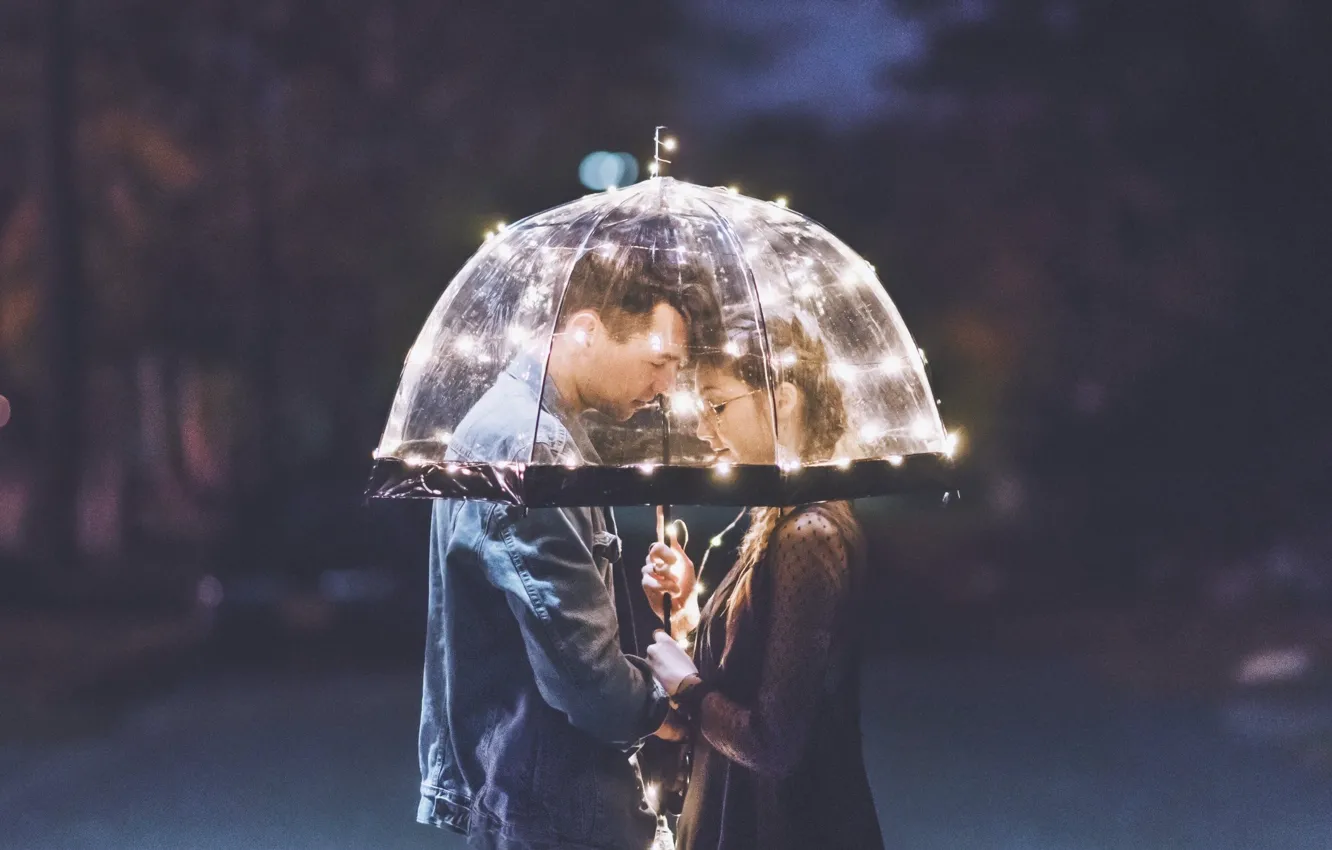 Фото обои девушка, любовь, ночь, влюбленные, двое, юноша, боке, под зонтом