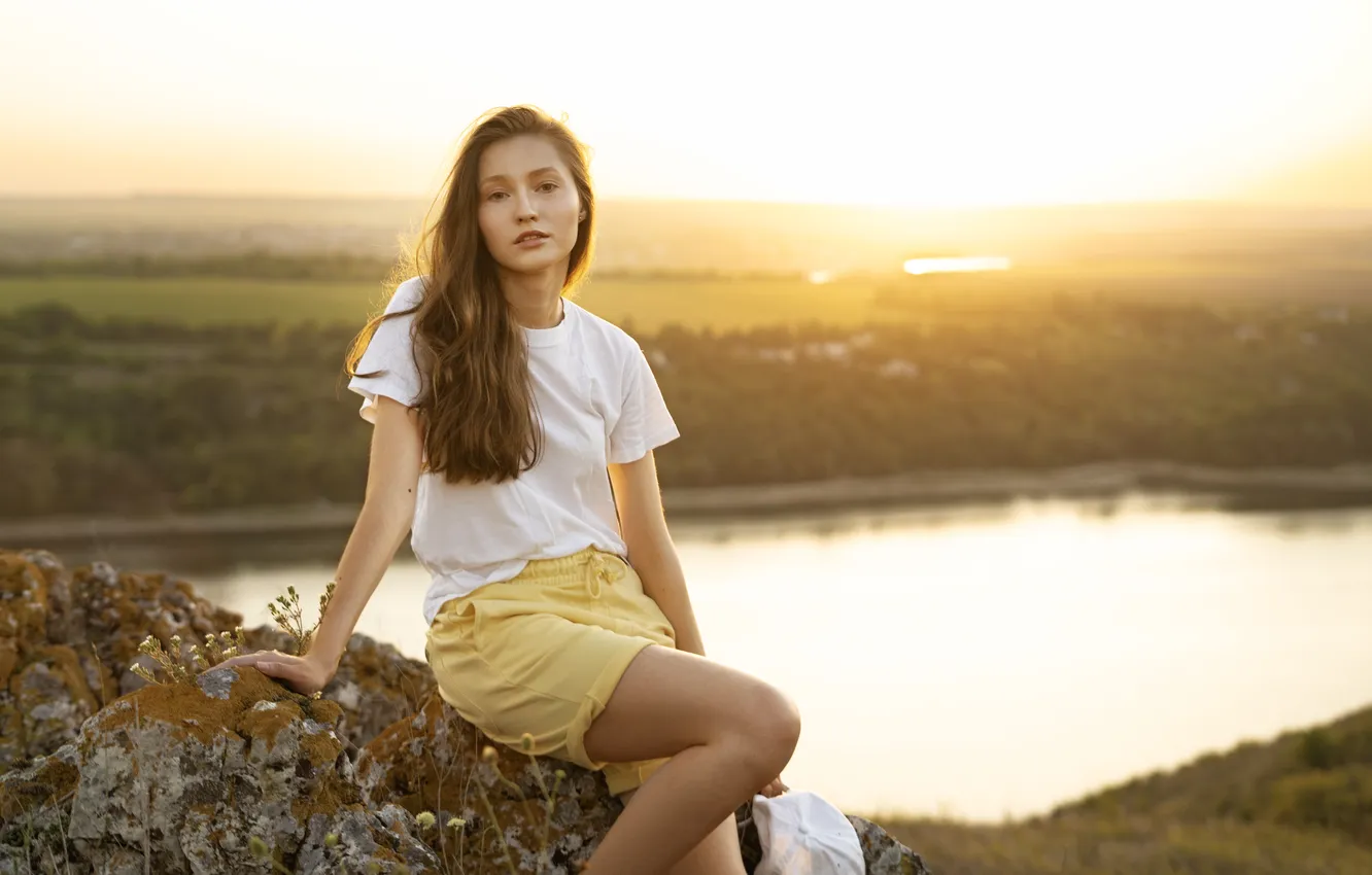 Фото обои girl, shorts, nature, beautiful, model, pretty, long-haired