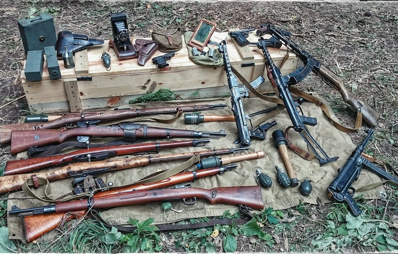Фото обои оружие, пистолеты, ящик, гранаты, винтовки, амуниция, автоматы