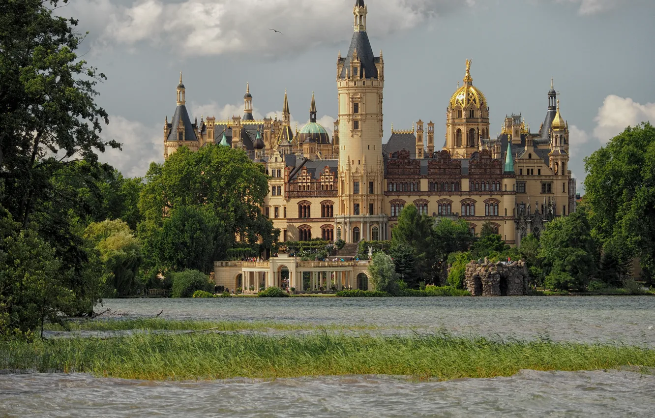 Фото обои деревья, озеро, замок, Германия, архитектура, Germany, Шверин, Шверинский замок