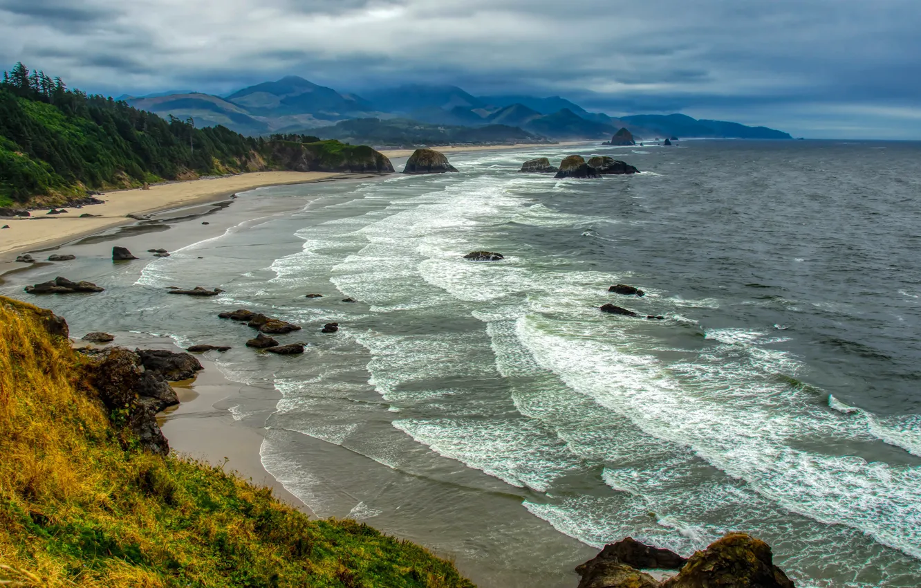 Фото обои море, волны, пляж, небо, облака, горы, камни, скалы