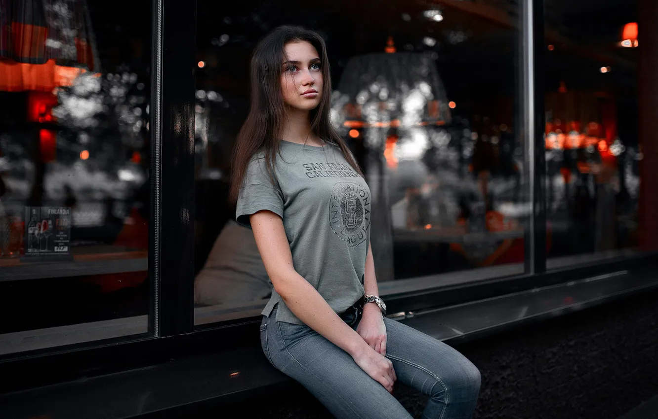 Фото обои девушка, поза, модель, портрет, джинсы, макияж, фигура, брюнетка