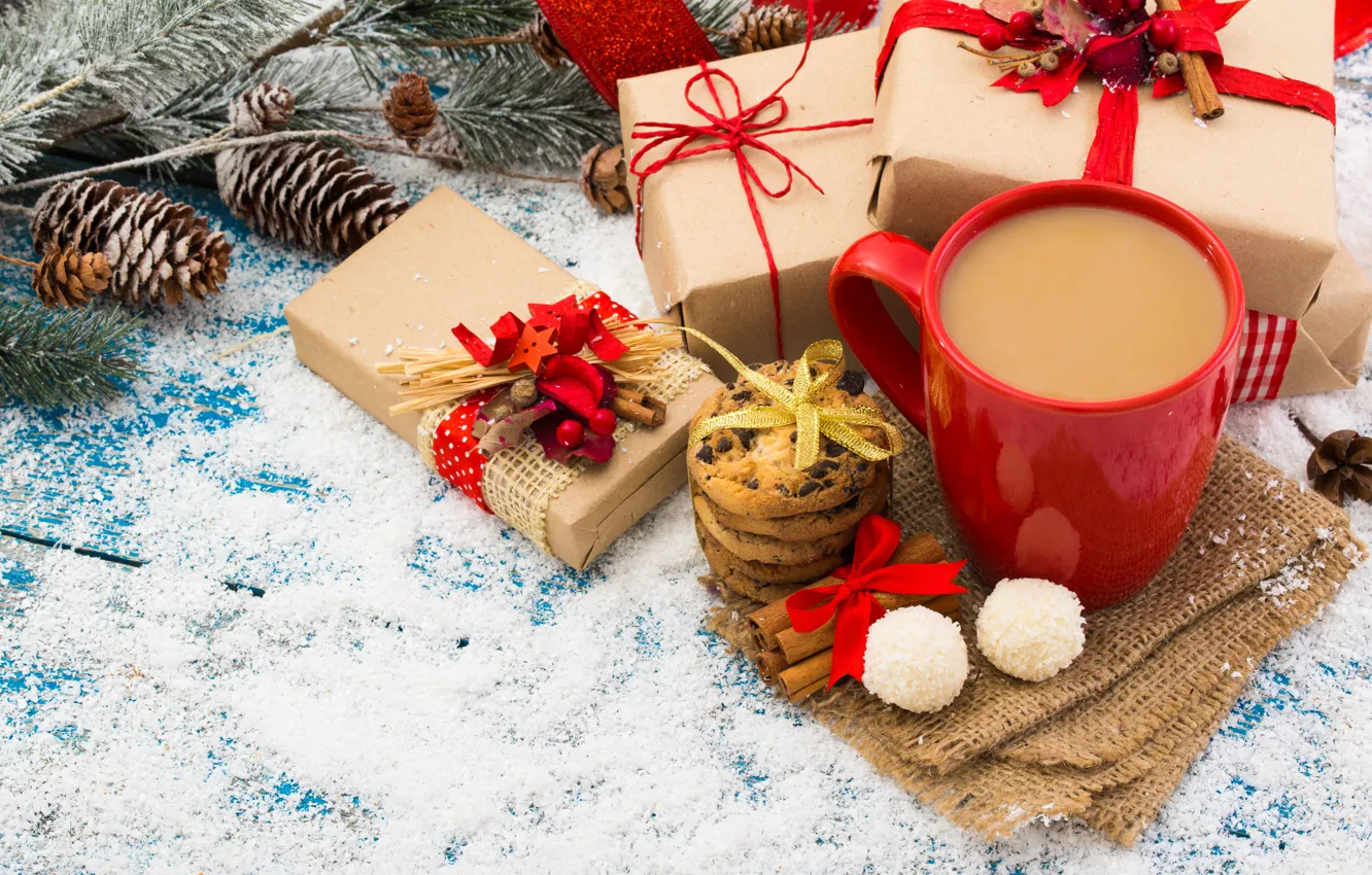 Фото обои снег, украшения, елка, кофе, Новый Год, Рождество, чашка, подарки