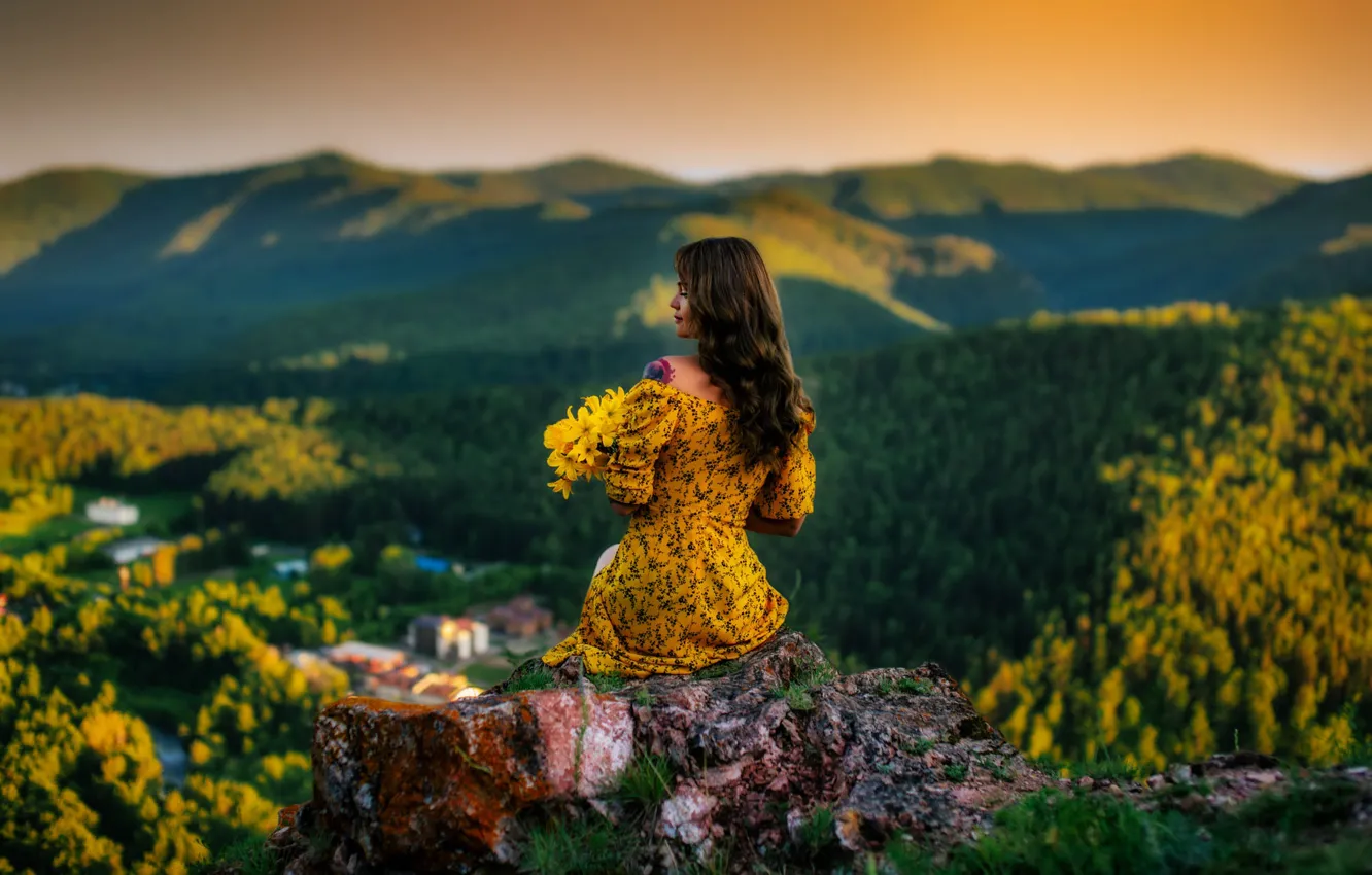 Фото обои ЛЕС, ПРИРОДА, ХОЛМЫ, ГОРЫ, ЦВЕТЫ, БУКЕТ, ДАЛЬ, САРАФАН