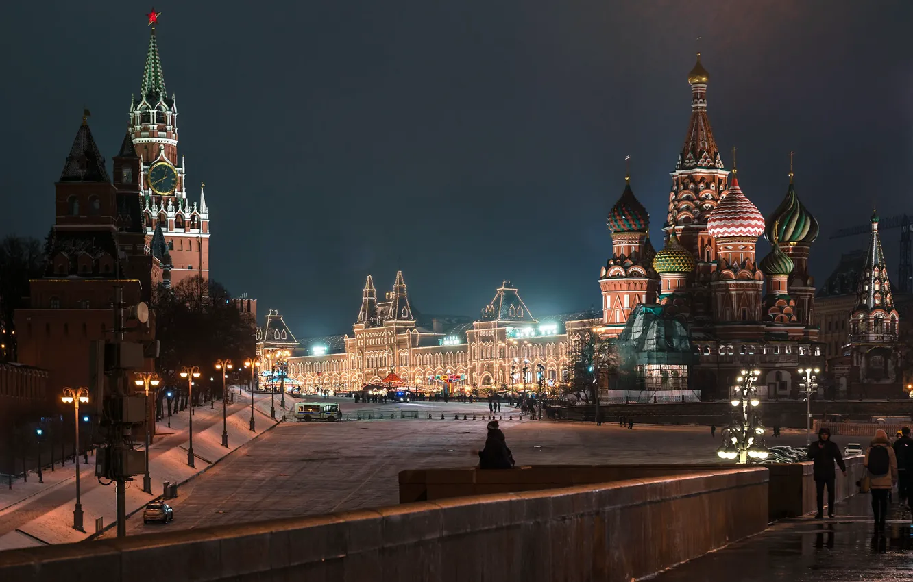 Фото обои город, вечер, освещение, Москва, собор, Спасская башня, купола, Красная Площадь