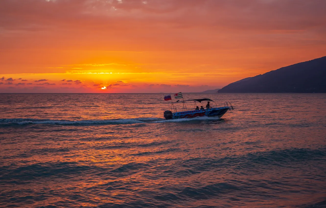 Фото обои море, горы, Абхазия, Руслан Востриков, Вечерняя Гагра