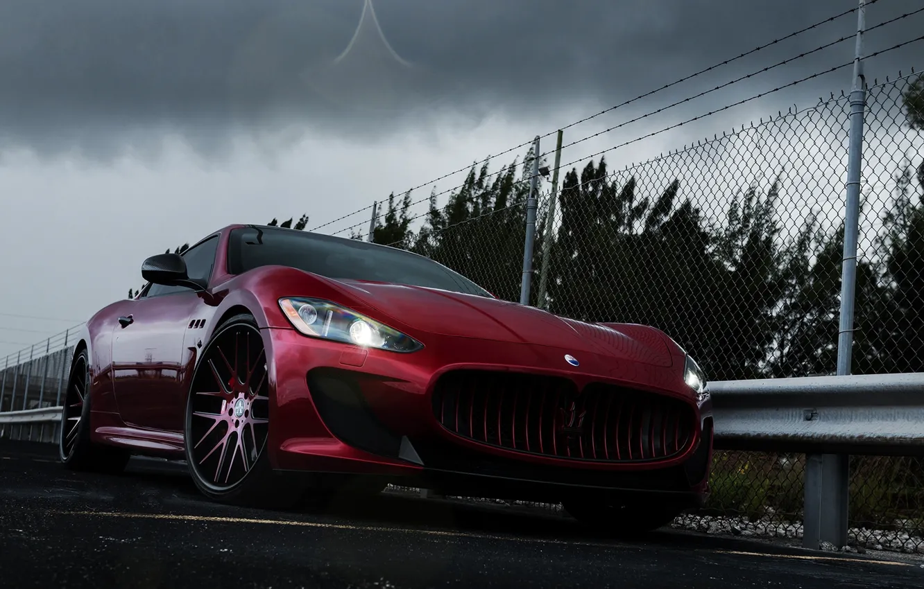 Фото обои Maserati, Авто, Забор, Деревья, Тюнинг, Тучи, Машины, GranTurismo