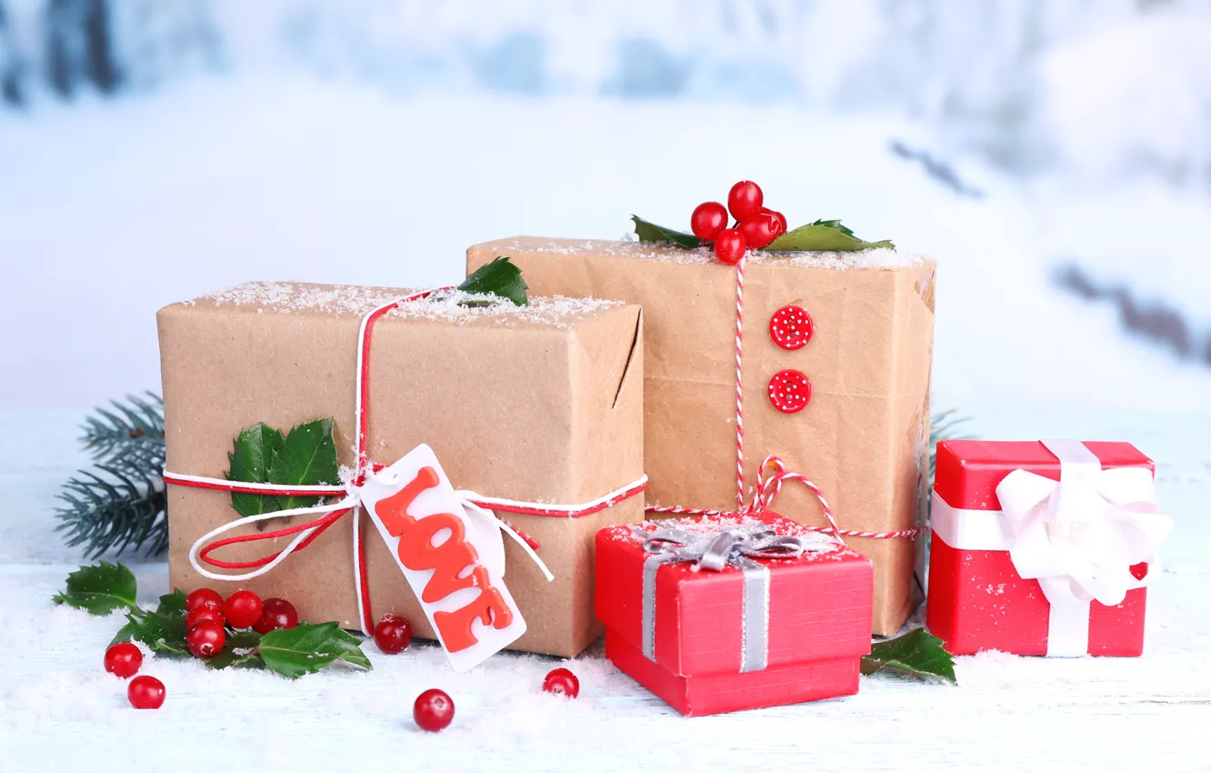 Фото обои снег, украшения, ягоды, елка, Новый Год, Рождество, подарки, happy