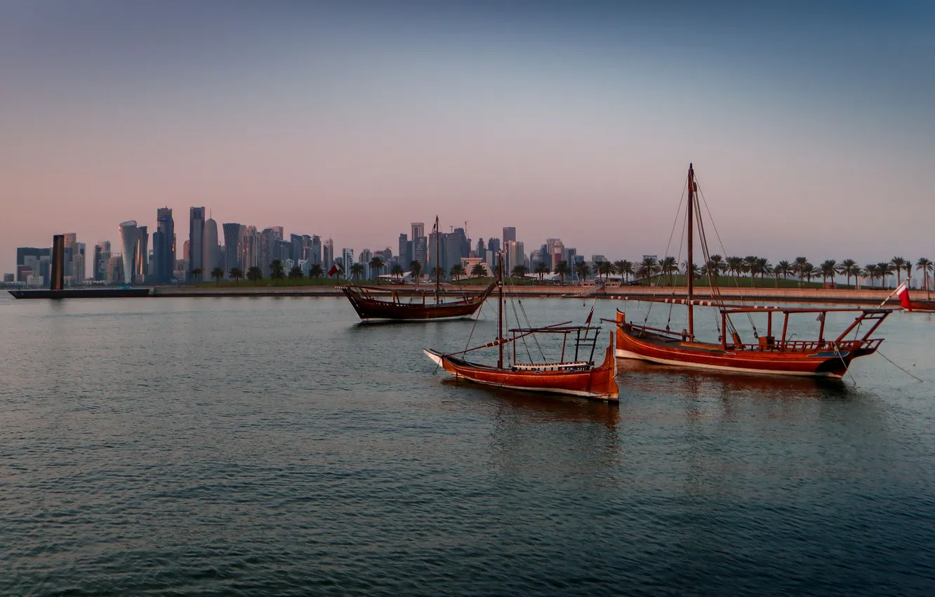 Фото обои море, небоскребы, Катар, Надежда Демкина, Лодки дау