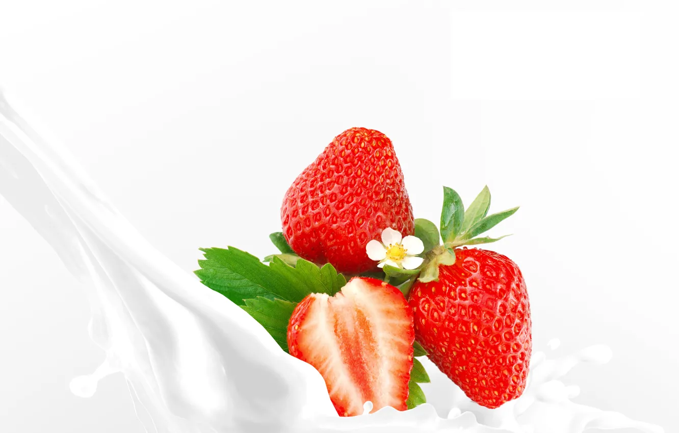 Фото обои ягоды, молоко, клубника