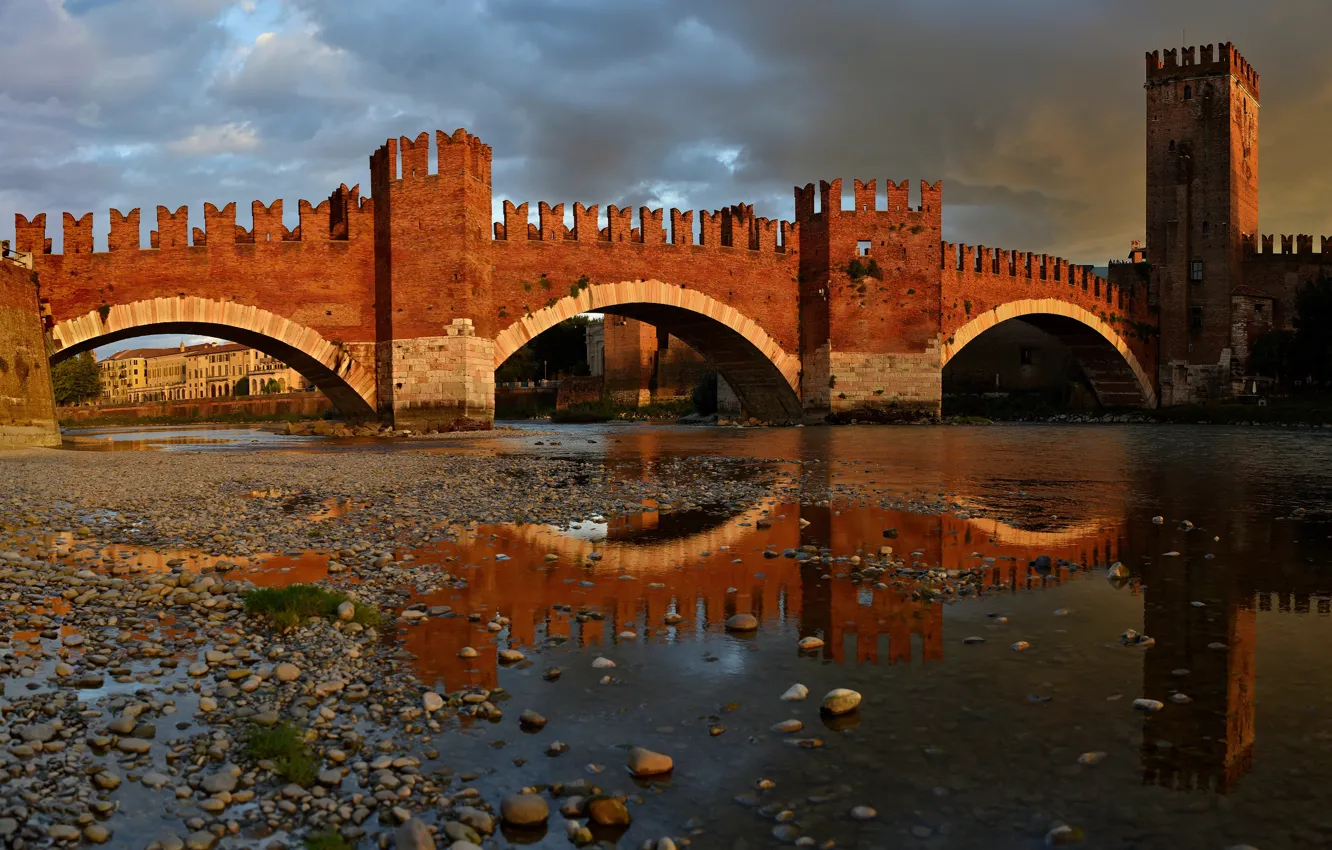 Фото обои вода, мост, галька, отражение, замок, стена, берег, башня