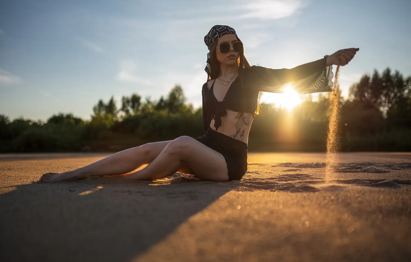 Фото обои girl, sexy, beautiful, model, tattoo, sweet, sunglasses, long-haired