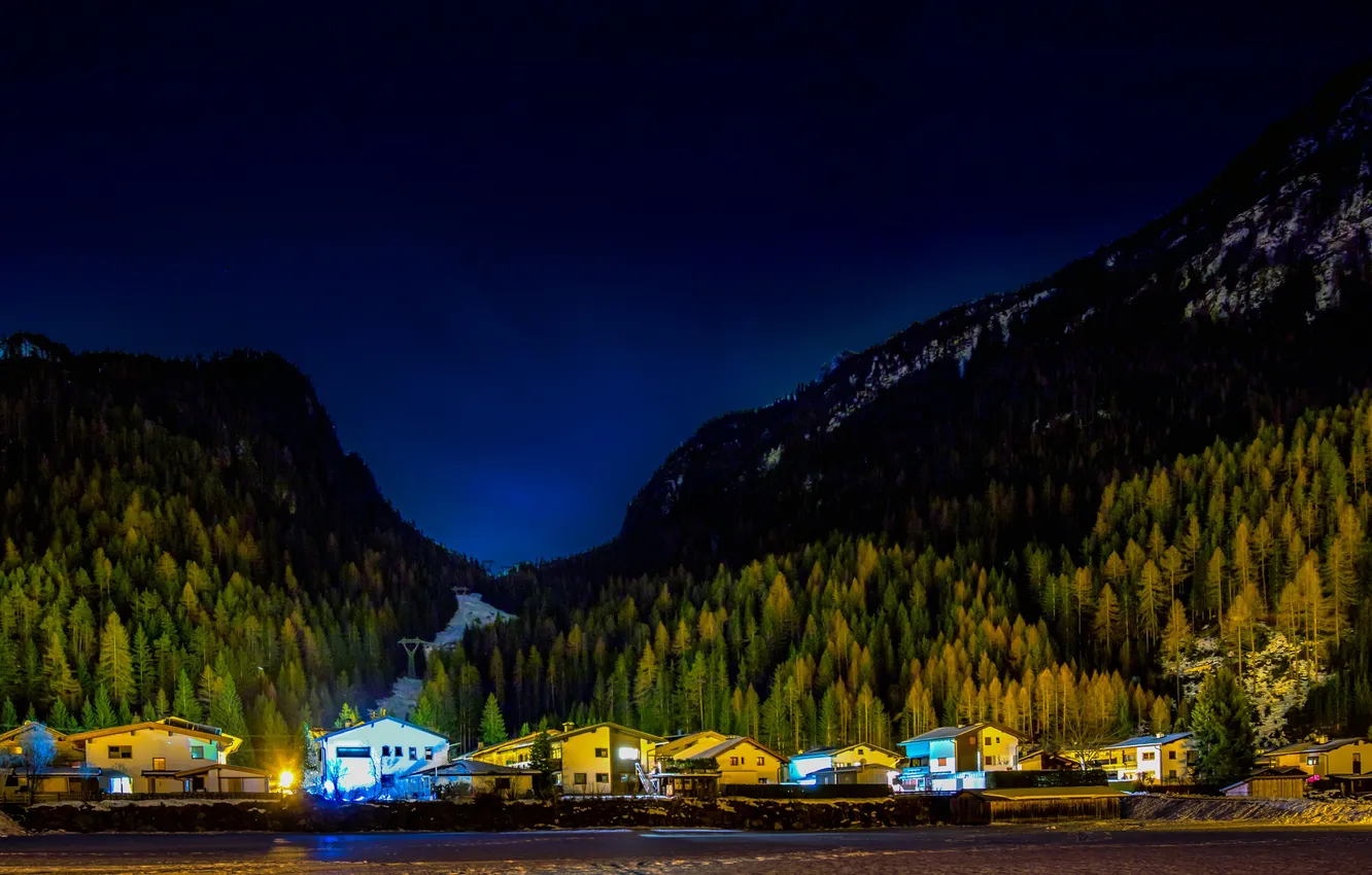 Фото обои лес, снег, горы, ночь, дома, Tyrol, АвстрияHuben
