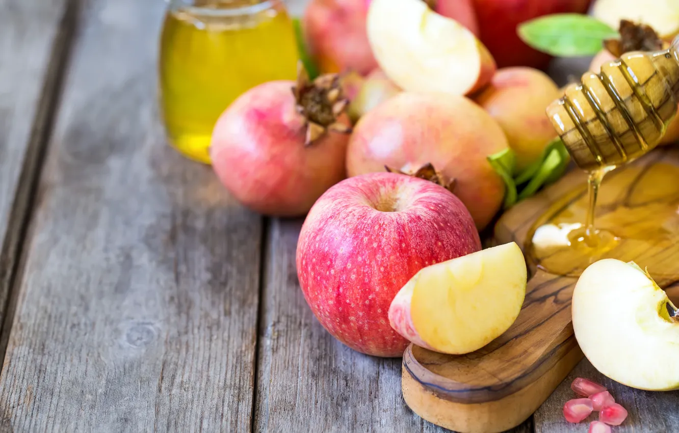 Фото обои доски, яблоко, мед, банка, дольки, гранат