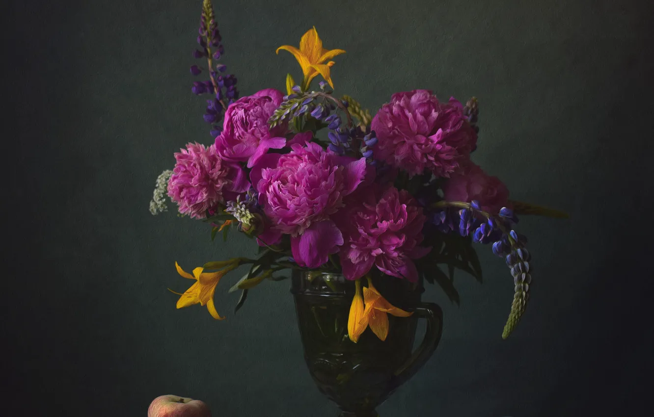 Фото обои желтый, лилии, еда, букет, ваза, розовые, натюрморт, персики