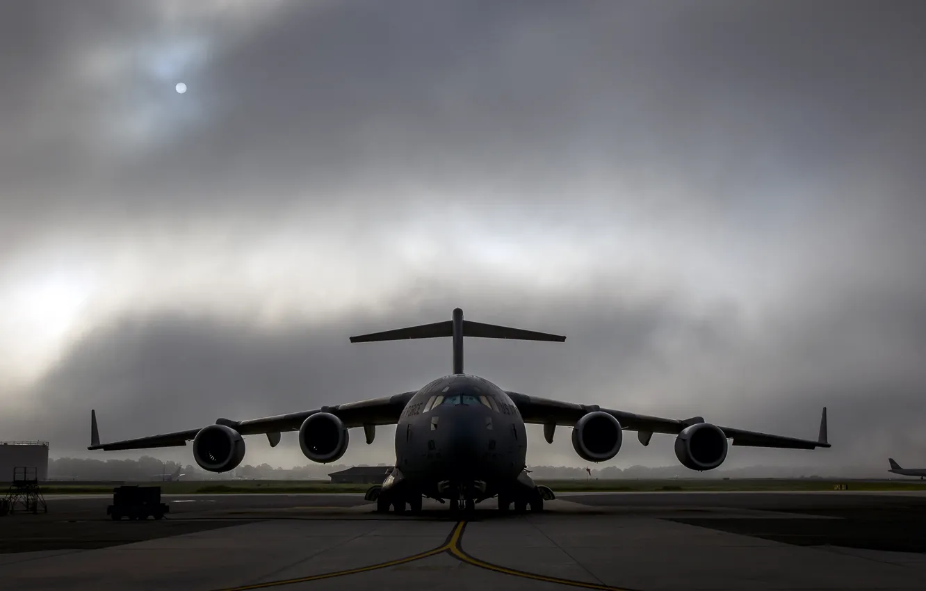 Фото обои аэродром, C-17, американский стратегический военно-транспортный самолёт
