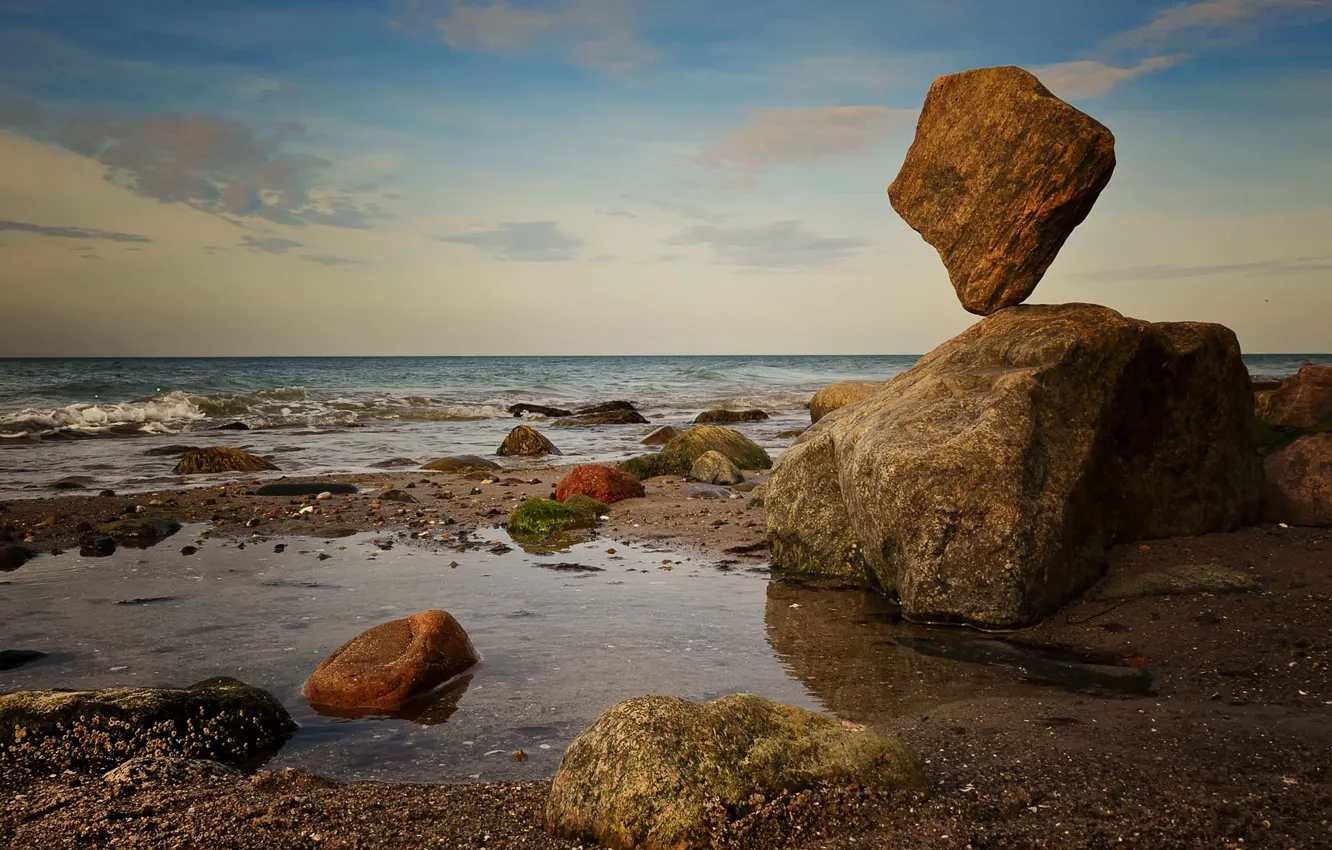 Фото обои море, камни, побережье, горизонт