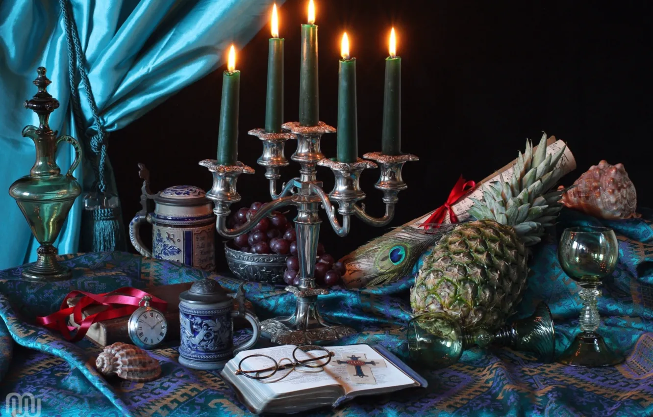 Фото обои часы, бокал, свечи, перья, очки, виноград, чашка, ракушки