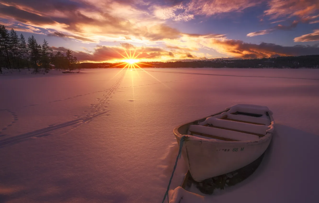 Фото обои зима, закат, озеро, лодка