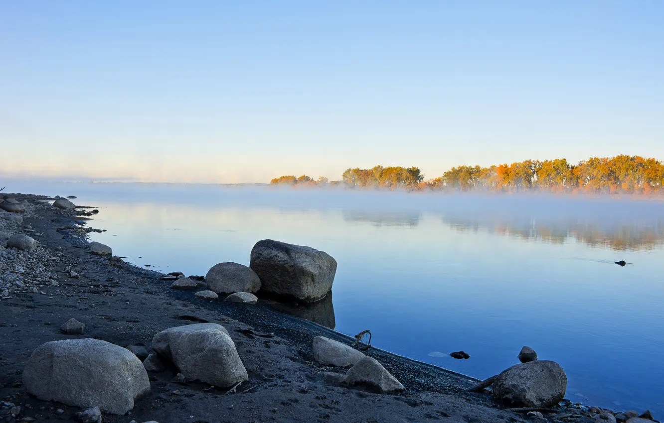 Фото обои осень, небо, деревья, туман, озеро, камни, рассвет, утро