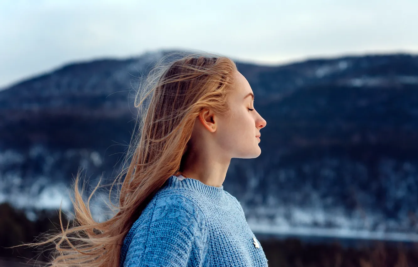 Фото обои холод, девушка, природа, волосы, красивая, свитер