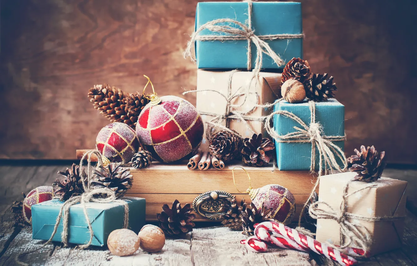 Фото обои ретро, шары, Рождество, подарки, Новый год, орехи, Christmas, шишки