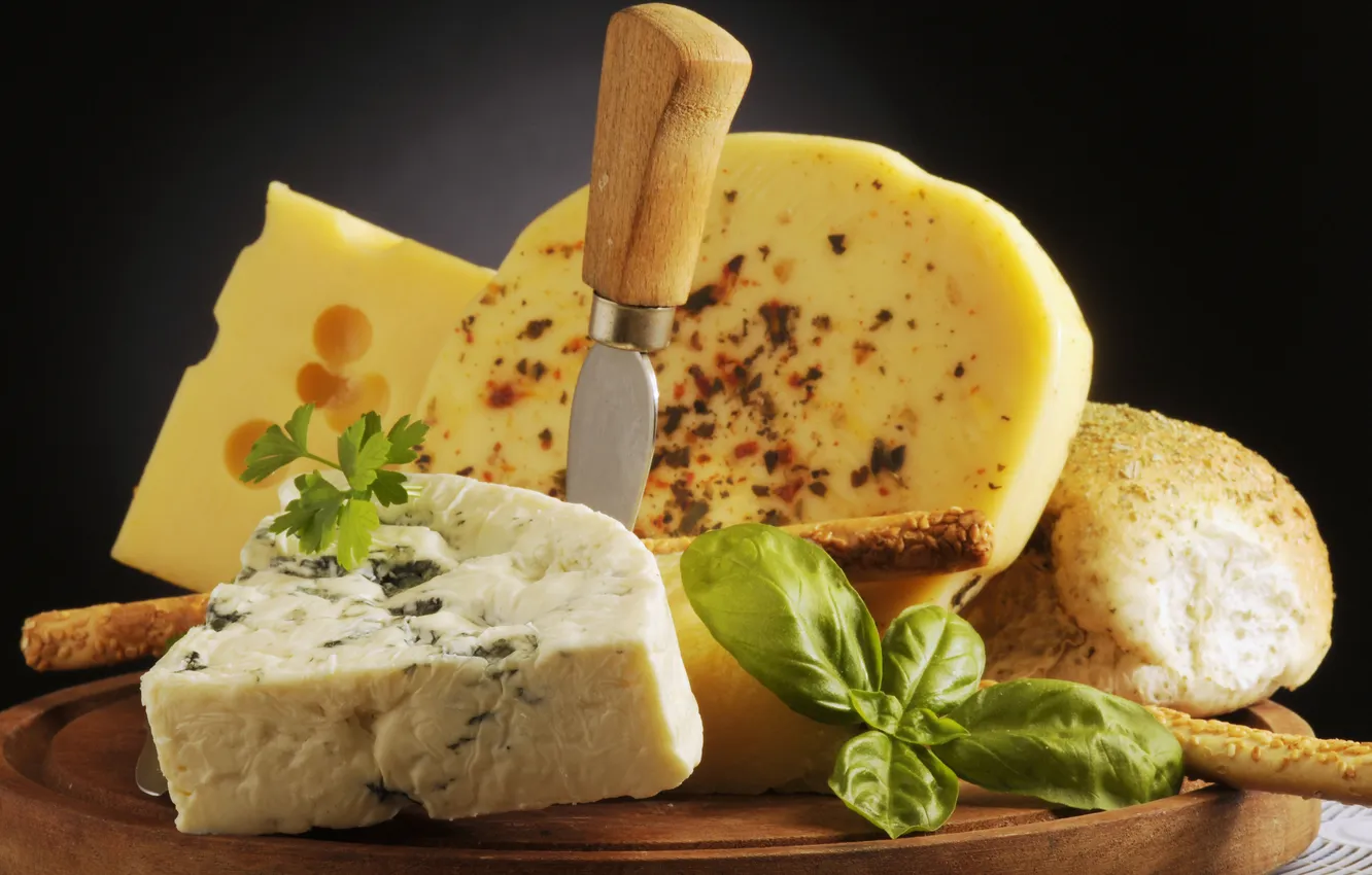 Фото обои зелень, сыр, хлеб, нож, горгонзола