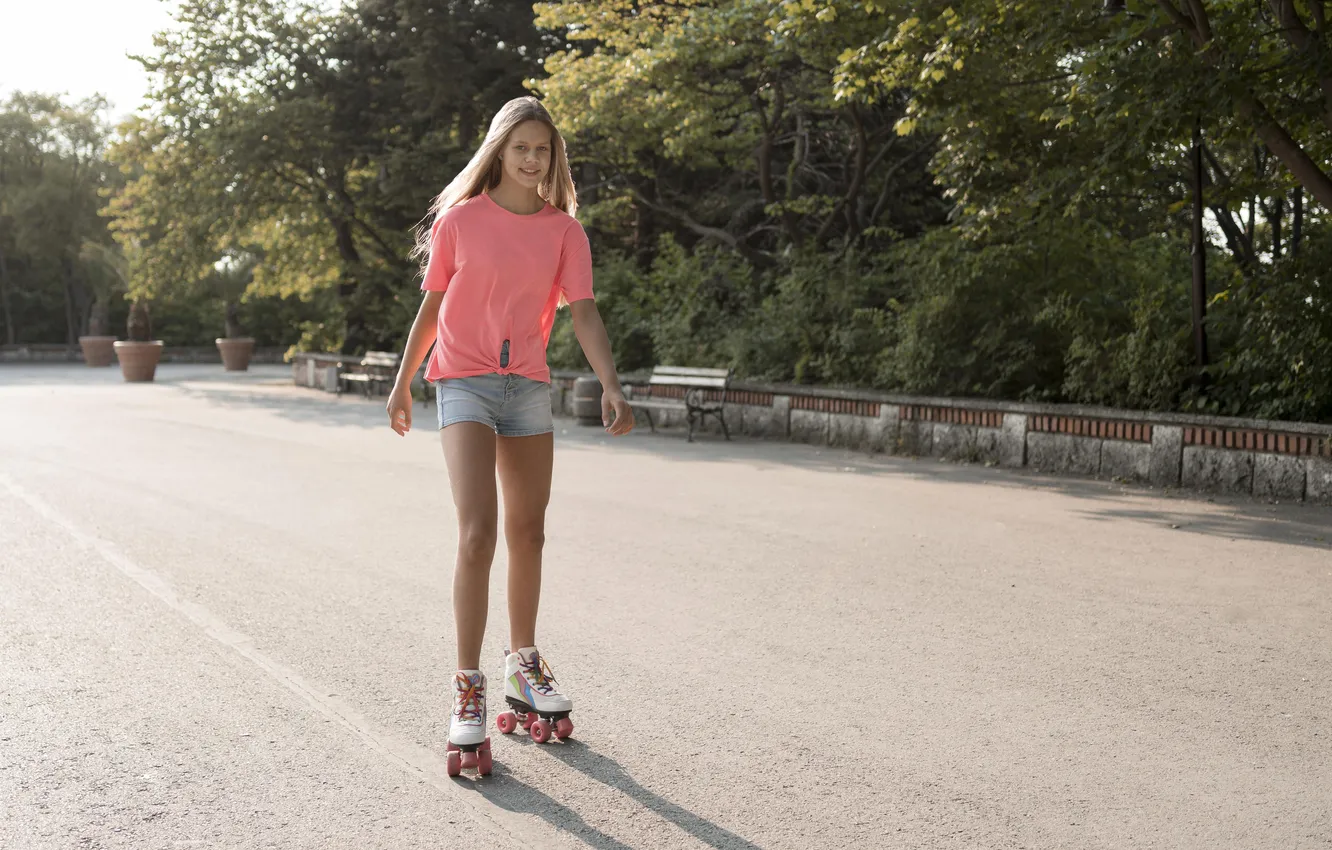 Фото обои girl, shorts, woman, young, rollers