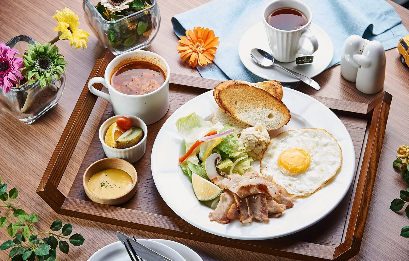 Фото обои чай, завтрак, хлеб, яичница, овощи