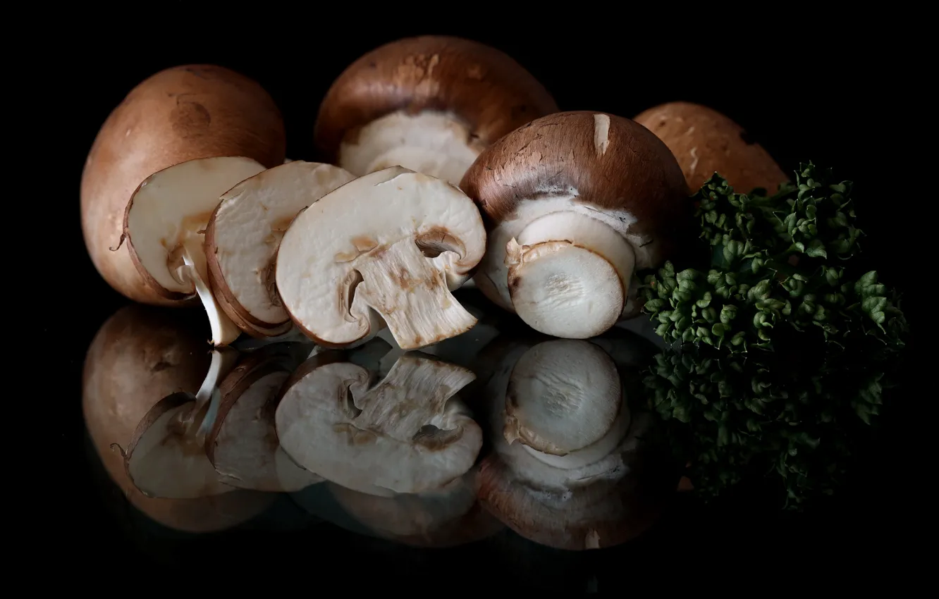 Фото обои отражение, грибы, еда, черный фон, шампиньоны