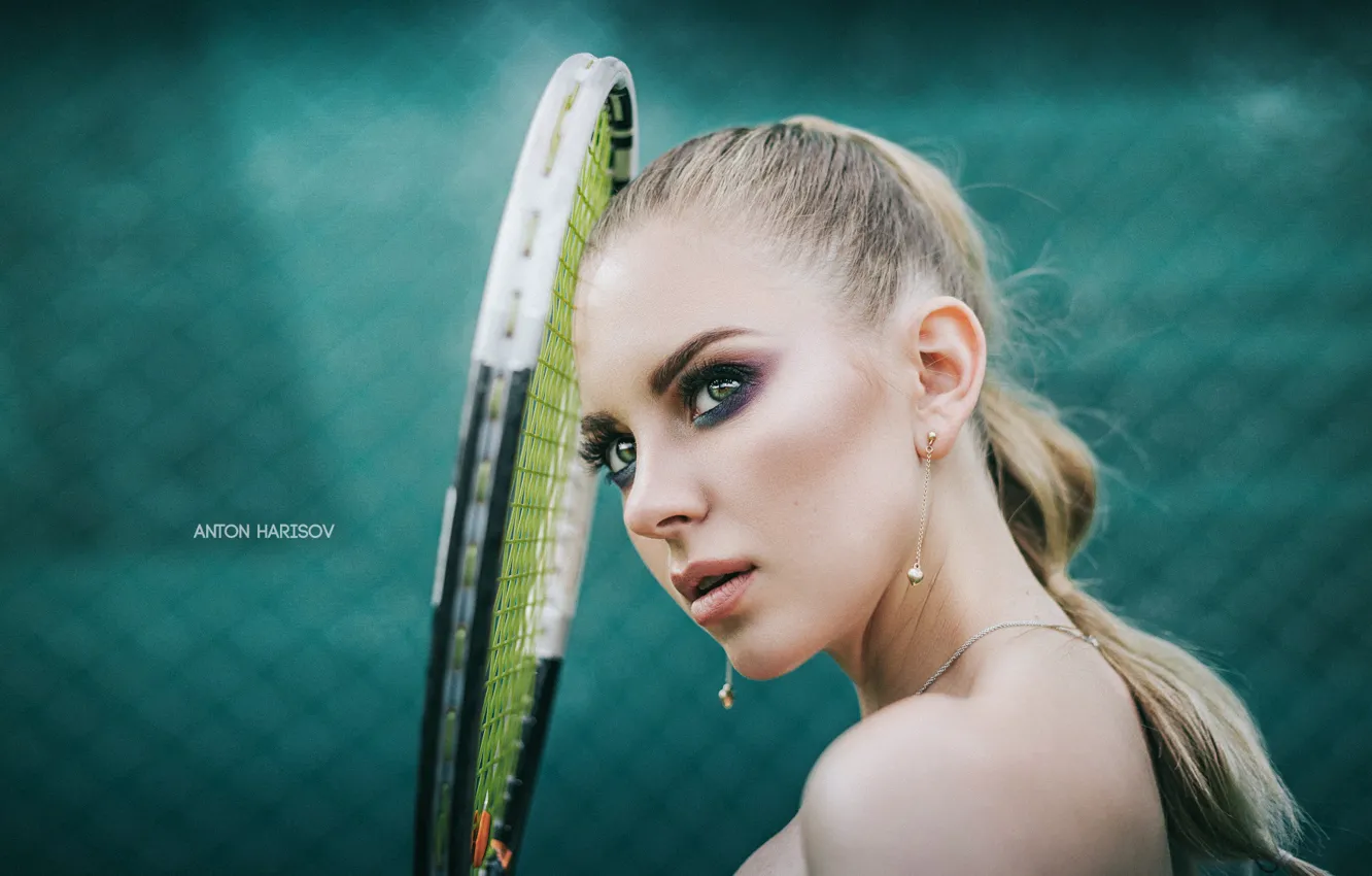 Фото обои взгляд, девушка, лицо, фон, портрет, макияж, ракетка, теннис