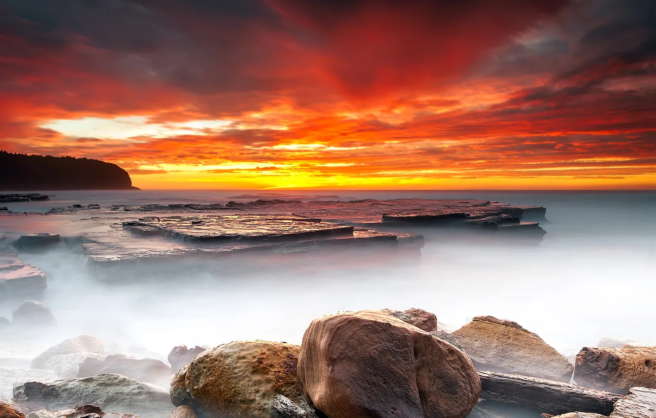 Фото обои море, небо, камни, красный закат