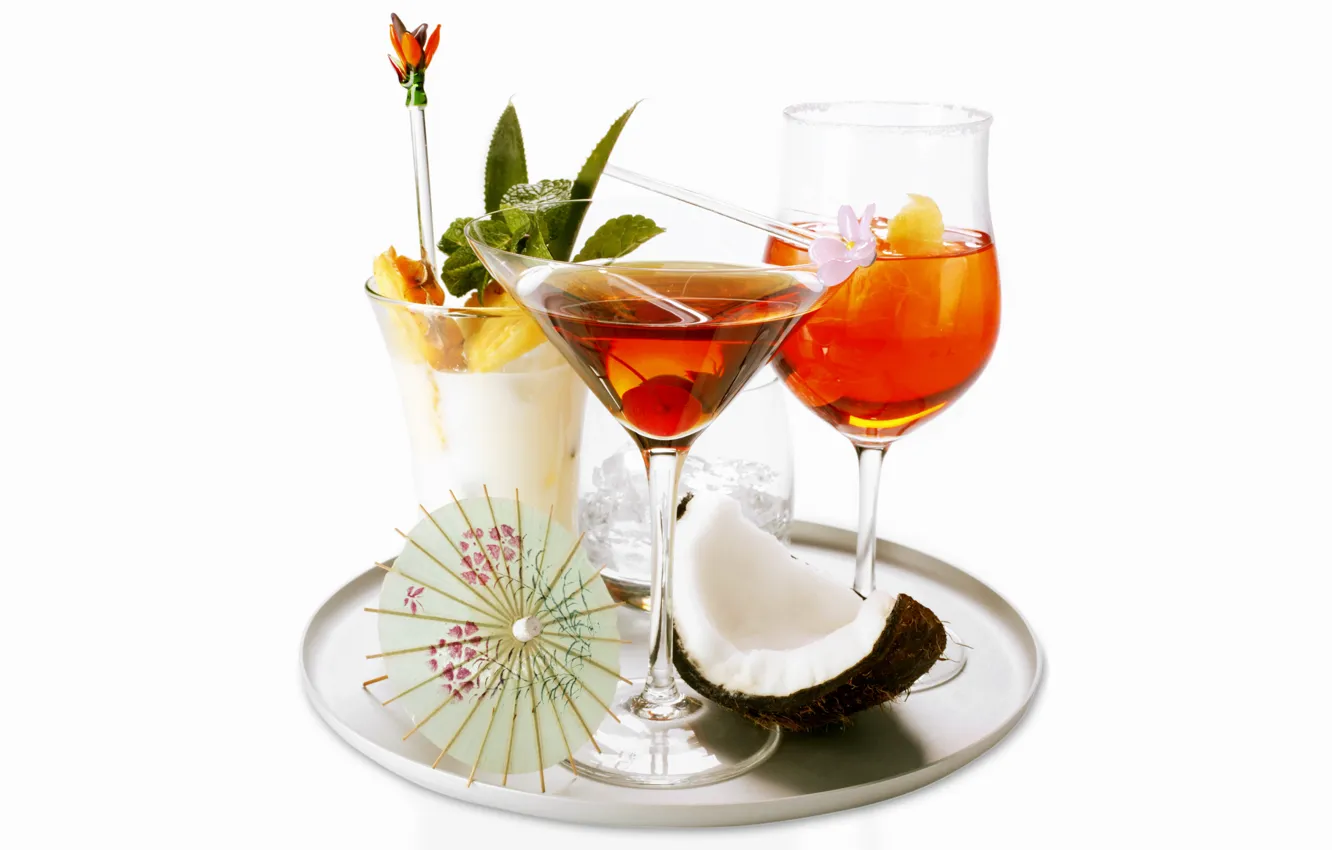 Фото обои стакан, кокос, бокалы, коктейли, поднос, шпажка