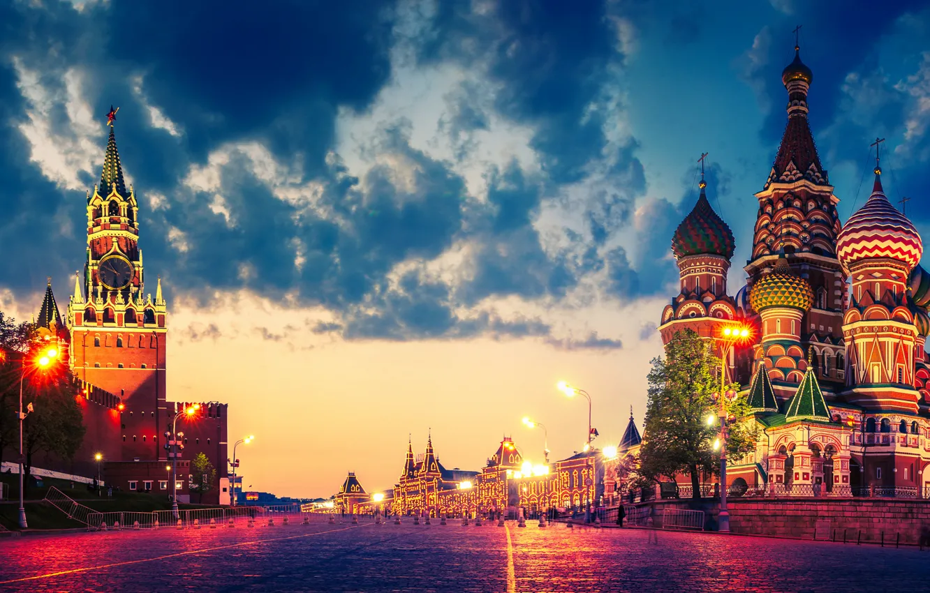 Фото обои облака, огни, Москва, Кремль, Храм Василия Блаженного, Россия, Красная площадь, сумерки