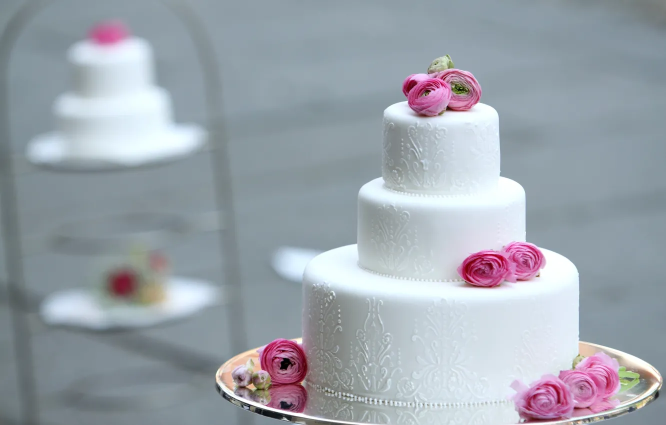 Фото обои цветы, торт, украшение, десерт, ярусы, ранункулюс, свадебный