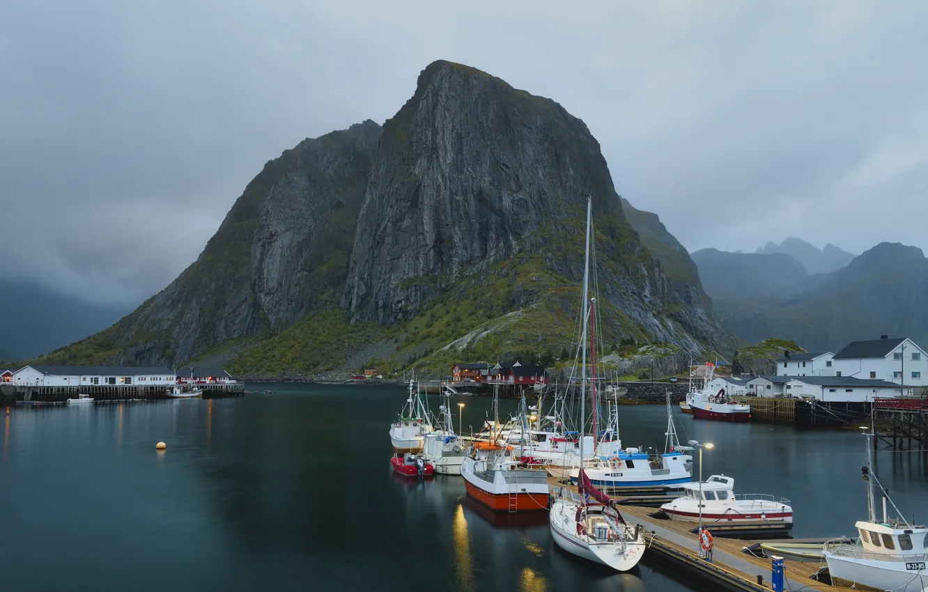 Фото обои море, пейзаж, горы, природа, село, лодки, Норвегия, Лофотенские острова