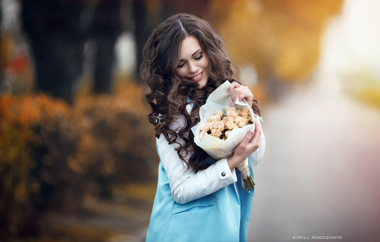 Фото обои девушка, цветы, улыбка, Кирилл Рогожкин, Алёна Ермолаева