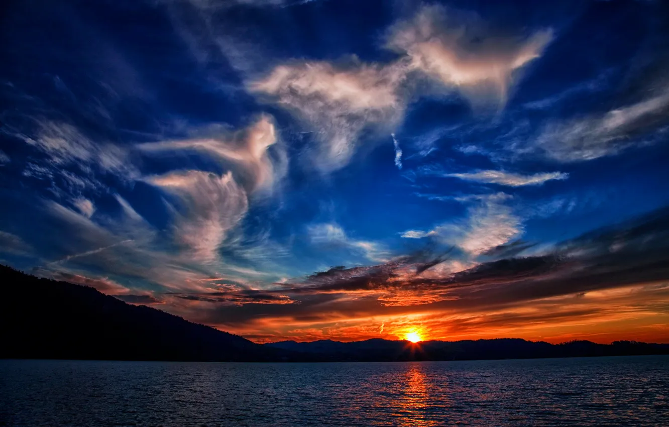 Фото обои море, небо, солнце, облака, закат, горы