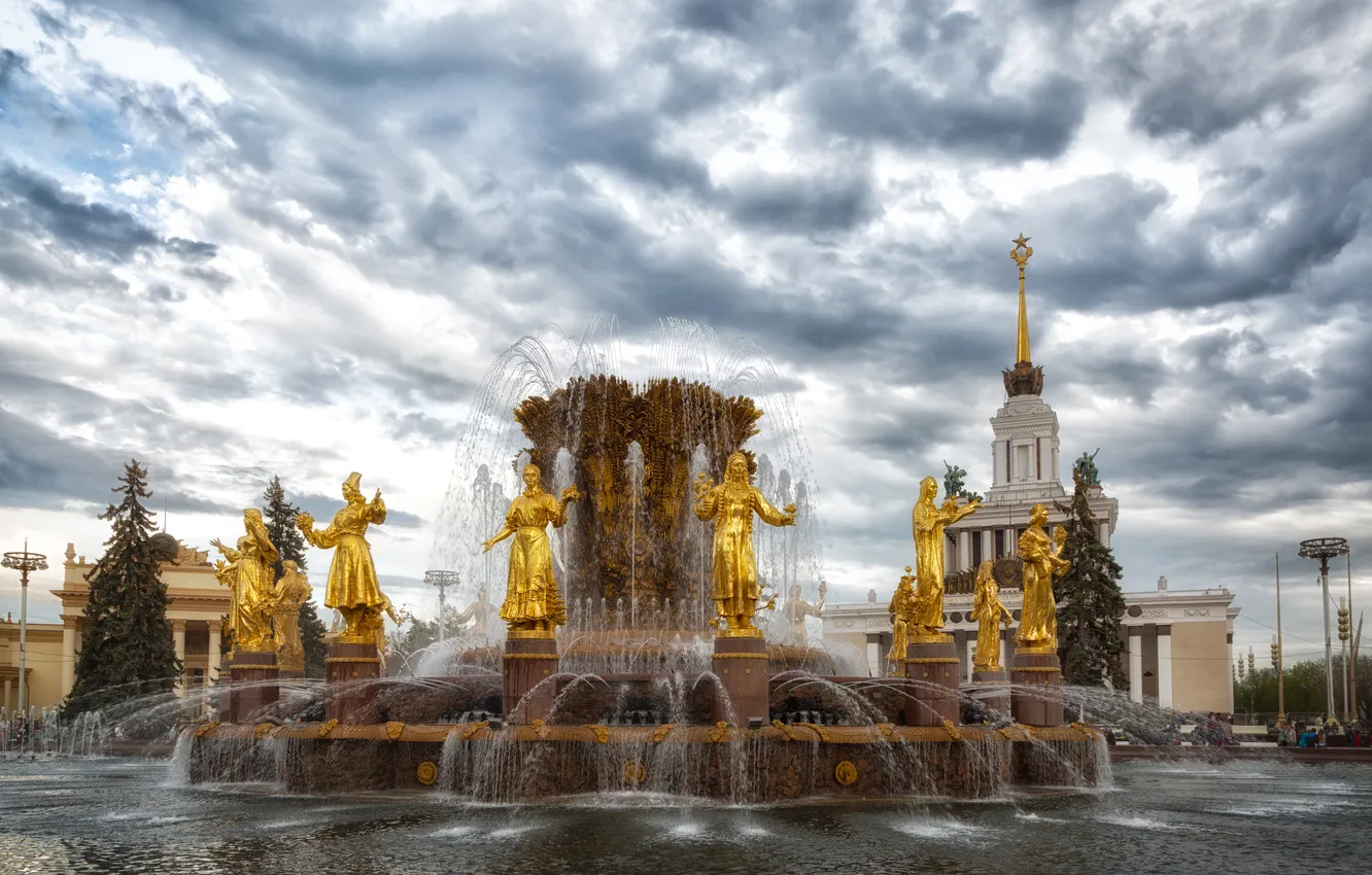 Фото обои небо, облака, дизайн, Москва, фонтан, ВДНХ, Россия, скульптуры