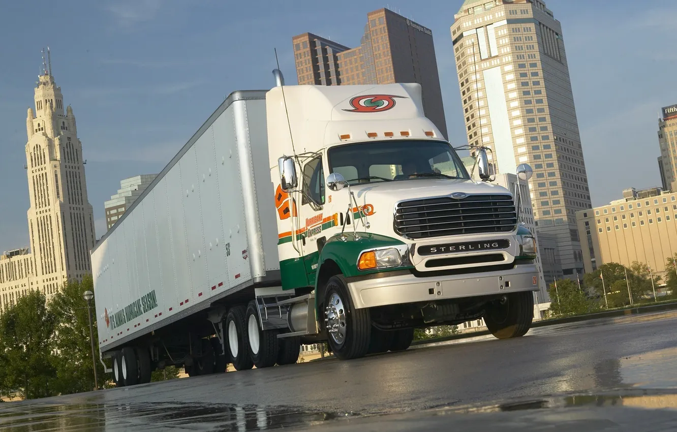 Фото обои город, дождь, грузовик, truck, фура, sterling