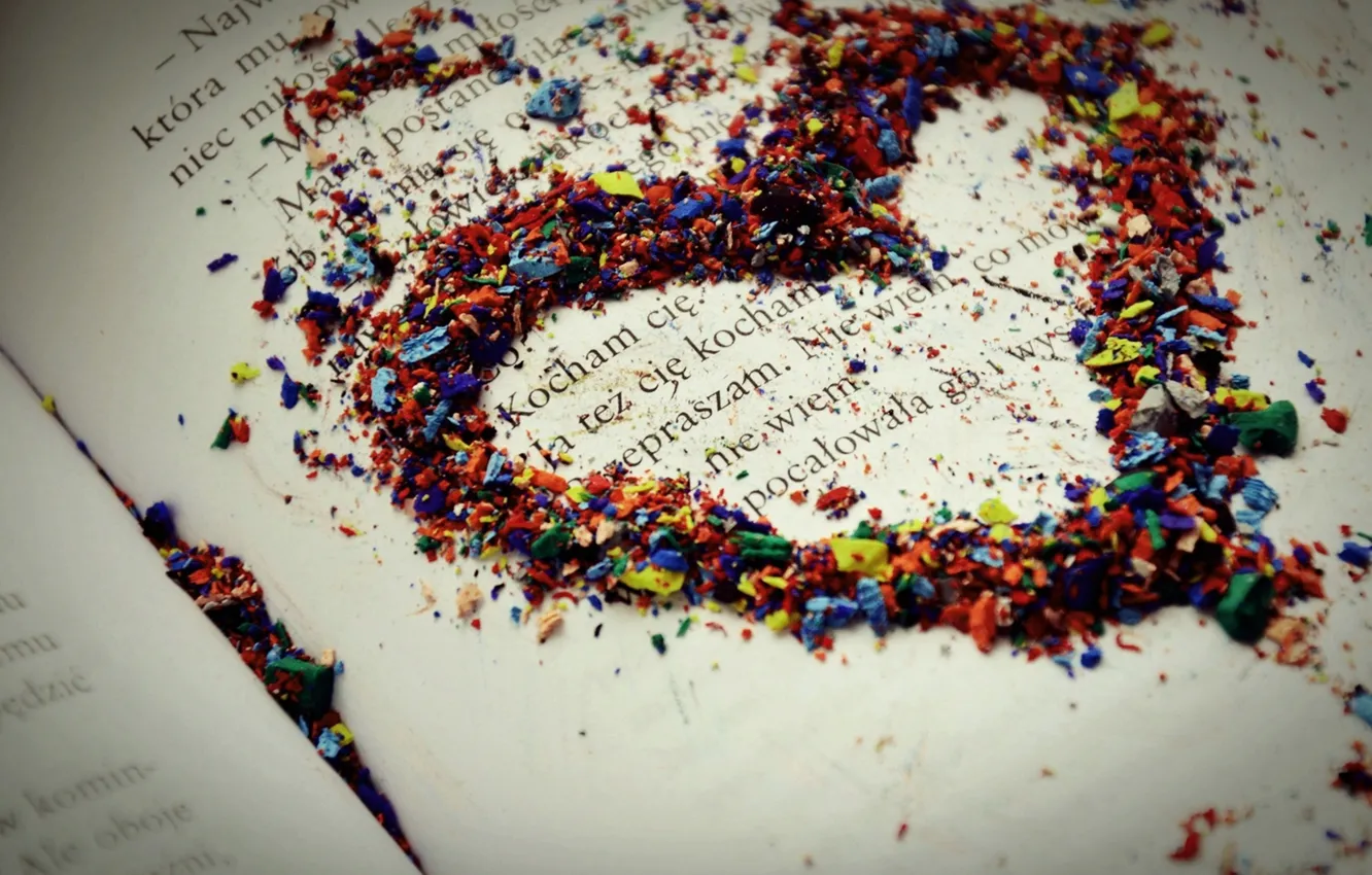 Фото обои макро, любовь, текст, лист, бумага, надпись, сердце, карандаши