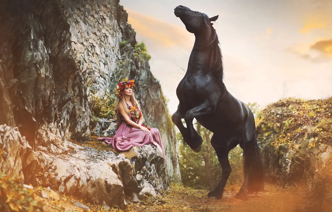 Фото обои небо, девушка, цветы, скалы, конь, женщина, лошадь, платье